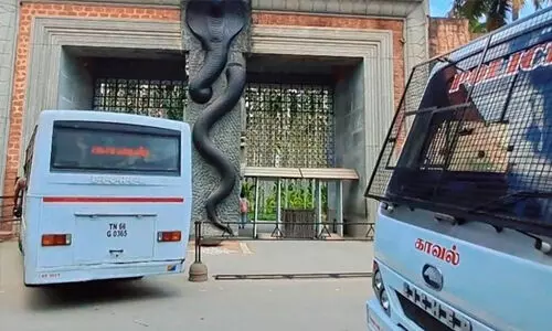 സദ്ഗുരുവിന്റെ ഇഷ ഫൗണ്ടേഷനിലെ ജീവനക്കാര്ക്കെതിരെ പോക്സോ കേസ് സദ്ഗുരുവിന്റെ ഇഷ ഫൗണ്ടേഷനിലെ ജീവനക്കാര്ക്കെതിരെ പോക്സോ കേസ്