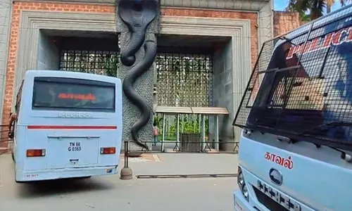 സദ്ഗുരുവിന്റെ ഇഷ ഫൗണ്ടേഷനിലെ ജീവനക്കാര്‍ക്കെതിരെ പോക്‌സോ കേസ്