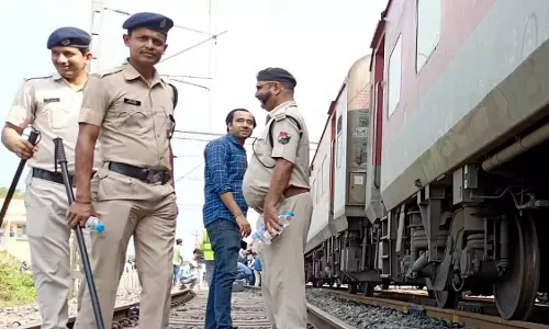 പശ്ചിമബംഗാളില് അയല്വാസിയെ കൊലപ്പെടുത്തിയ ശേഷം മുങ്ങിയ പ്രതി വടകരയില് പിടിയില് പശ്ചിമബംഗാളില് അയല്വാസിയെ കൊലപ്പെടുത്തിയ ശേഷം മുങ്ങിയ പ്രതി വടകരയില് പിടിയില്