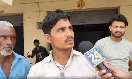 750 കിലോഗ്രാം തക്കാളി വിറ്റ് 75 രൂപയുമായി തിരിച്ചുപോവുന്ന പ്രകാശ്; കര്ഷകരുടെ ദുരവസ്ഥ ചര്ച്ചയാവുന്നു 750 കിലോഗ്രാം തക്കാളി വിറ്റ് 75 രൂപയുമായി തിരിച്ചുപോവുന്ന പ്രകാശ്; കര്ഷകരുടെ ദുരവസ്ഥ ചര്ച്ചയാവുന്നു