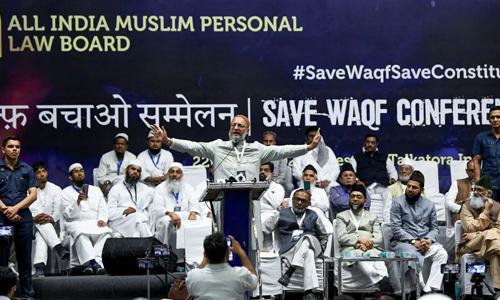 മദീന നിര്‍മിച്ചിരിക്കുന്നത് വഖ്ഫ് ഭൂമിയിലാണോ എന്ന് സൗദി രാജകുമാരനോട് മോദി ചോദിക്കണം: ഉവൈസി