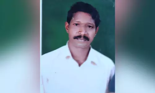 മരക്കൊമ്പ് തുടയില്‍ കുത്തിക്കയറി തൊഴിലാളി മരിച്ചു; മരത്തിനു മുകളില്‍ കുടുങ്ങിയത് മൂന്നര മണിക്കൂര്‍