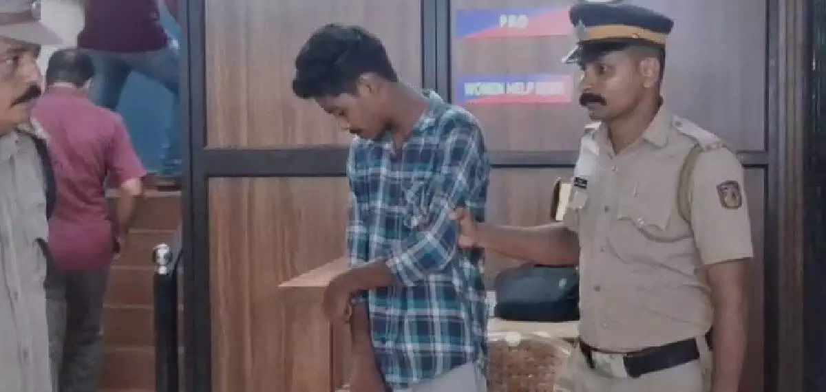 കപ്പലില് വച്ച് നാലര വയസുകാരനെ പീഡനത്തിനിരയാക്കി; പ്രതി അറസ്റ്റില് കപ്പലില് വച്ച് നാലര വയസുകാരനെ പീഡനത്തിനിരയാക്കി; പ്രതി അറസ്റ്റില്