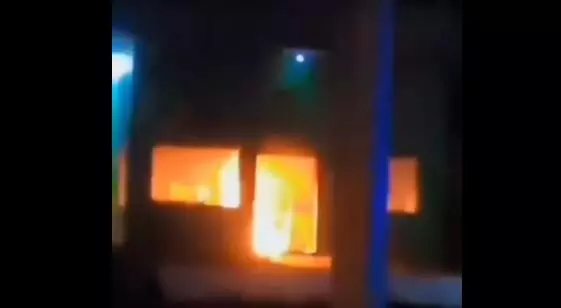 തെലങ്കാനയില് ഹിന്ദുത്വര് മദ്റസയ്ക്ക് തീയിട്ടു (വീഡിയോ) തെലങ്കാനയില് ഹിന്ദുത്വര് മദ്റസയ്ക്ക് തീയിട്ടു (വീഡിയോ)