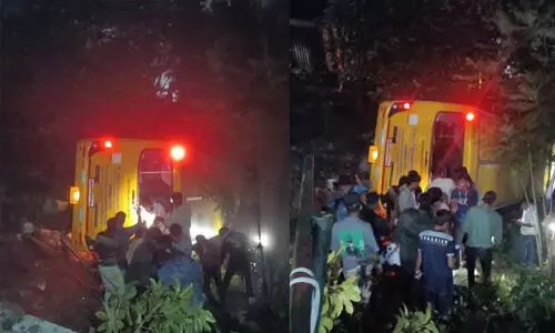 കോളജ് ബസ് താഴ്ച്ചയിലേക്ക് മറിഞ്ഞ് അപകടം;ഡ്രൈവര്ക്കും വിദ്യാര്ഥികള്ക്കും പരുക്ക് കോളജ് ബസ് താഴ്ച്ചയിലേക്ക് മറിഞ്ഞ് അപകടം;ഡ്രൈവര്ക്കും വിദ്യാര്ഥികള്ക്കും പരുക്ക്
