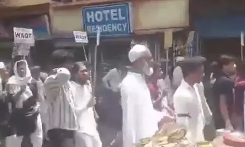 വഖ്ഫ് പ്രതിഷേധത്തില് മുസ്ലിംകള് പാകിസ്താന് സിന്ദാബാദ് മുദ്രാവാക്യം വിളിച്ചെന്ന് ബിജെപി; വിളിച്ചത് ഹിന്ദുസ്ഥാന് സിന്ദാബാദെന്ന് ബംഗാള് പോലിസ് (വീഡിയോ) വഖ്ഫ് പ്രതിഷേധത്തില് മുസ്ലിംകള് പാകിസ്താന് സിന്ദാബാദ് മുദ്രാവാക്യം വിളിച്ചെന്ന് ബിജെപി; വിളിച്ചത് ഹിന്ദുസ്ഥാന് സിന്ദാബാദെന്ന് ബംഗാള് പോലിസ് (വീഡിയോ)
