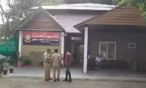 ഈരാറ്റുപേട്ടയില് മത സ്പര്ധ-തീവ്രവാദക്കേസുകള് ഇല്ലെന്ന് പുതിയ പോലിസ് റിപോര്ട്ട്, വിവാദ റിപോര്ട്ട് പിന്വലിച്ചു ഈരാറ്റുപേട്ടയില് മത സ്പര്ധ-തീവ്രവാദക്കേസുകള് ഇല്ലെന്ന് പുതിയ പോലിസ് റിപോര്ട്ട്, വിവാദ റിപോര്ട്ട് പിന്വലിച്ചു