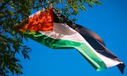 വീടിന് മുകളില്‍ ഫലസ്തീന്‍ പതാക സ്ഥാപിച്ച മധ്യവയസ്‌കനെ അറസ്റ്റ് ചെയ്ത് യുപി പോലിസ്