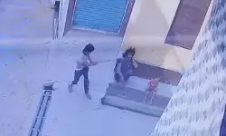 വീടിന്റെ വരാന്തയില്‍ ഇരുന്ന മുസ്‌ലിം യുവാവിനെ കോടാലി കൊണ്ട് വെട്ടി ഹിന്ദുത്വന്‍; ഗ്രാമത്തിലെ 26 പേരെ ഞാന്‍ കൊല്ലും (വീഡിയോ)