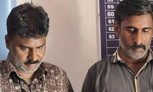 ചെന്നൈ-കൊല്ലം എക്സ്പ്രസില്നിന്ന് 34 ലക്ഷം രൂപ പിടിച്ചെടുത്തു; രണ്ട് തമിഴ്നാട് സ്വദേശികള് പിടിയില് ചെന്നൈ-കൊല്ലം എക്സ്പ്രസില്നിന്ന് 34 ലക്ഷം രൂപ പിടിച്ചെടുത്തു; രണ്ട് തമിഴ്നാട് സ്വദേശികള് പിടിയില്