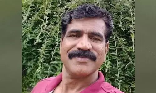 ബൈക്ക് വയലിലേക്ക് മറിഞ്ഞ് വിമുക്ത സൈനികന് മരിച്ചു; ഭാര്യക്കും മകനും പരിക്ക് ബൈക്ക് വയലിലേക്ക് മറിഞ്ഞ് വിമുക്ത സൈനികന് മരിച്ചു; ഭാര്യക്കും മകനും പരിക്ക്