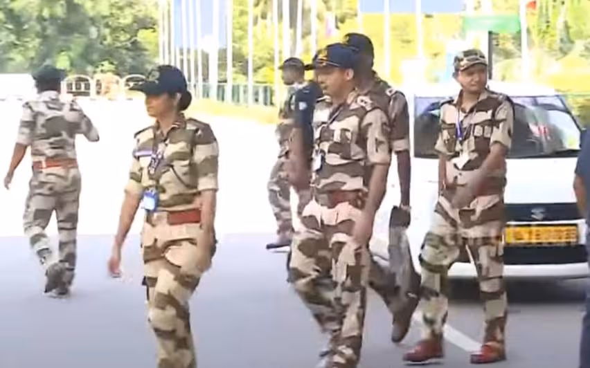 വീണ്ടും ബോംബ് ഭീഷണി; മുഖ്യമന്ത്രിയുടെ ഓഫിസിനു നേരെ ഭീഷണി സന്ദേശം വീണ്ടും ബോംബ് ഭീഷണി; മുഖ്യമന്ത്രിയുടെ ഓഫിസിനു നേരെ ഭീഷണി സന്ദേശം