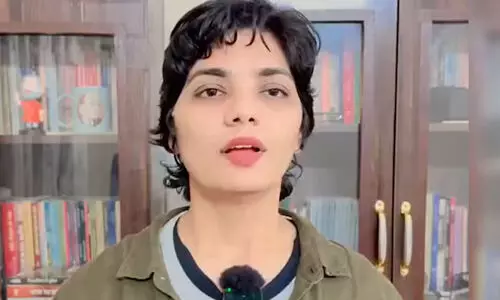 പഹല്ഗാം ആക്രമണത്തെ കേന്ദ്രസര്ക്കാര് രാഷ്ട്രീയനേട്ടത്തിന് ഉപയോഗിക്കുന്നതിനെ ചോദ്യം ചെയ്ത നാടന് പാട്ട് ഗായികക്കെതിരെ രാജ്യദ്രോഹക്കേസ് പഹല്ഗാം ആക്രമണത്തെ കേന്ദ്രസര്ക്കാര് രാഷ്ട്രീയനേട്ടത്തിന് ഉപയോഗിക്കുന്നതിനെ ചോദ്യം ചെയ്ത നാടന് പാട്ട് ഗായികക്കെതിരെ രാജ്യദ്രോഹക്കേസ്