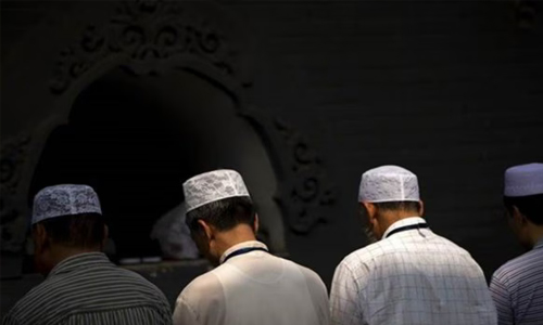 എന്‍എസ്എസ് ക്യാമ്പിനിടെ വിദ്യാര്‍ഥികളെ നമസ്‌കരിക്കാന്‍ പ്രേരിപ്പിച്ചെന്ന്; ഏഴു പ്രഫസര്‍മാര്‍ക്കെതിരെ കേസ്, പരാതി നല്‍കാനെത്തിയത് ഹിന്ദുത്വര്‍ക്കൊപ്പം