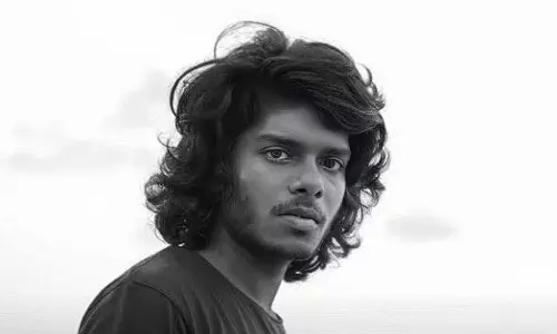 ഫ്ലാറ്റിൽ നിന്നു കഞ്ചാവ് പിടികൂടിയ സംഭവം; റാപ്പർ വേടൻ അറസ്റ്റിൽ ഫ്ലാറ്റിൽ നിന്നു കഞ്ചാവ് പിടികൂടിയ സംഭവം; റാപ്പർ വേടൻ അറസ്റ്റിൽ