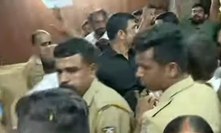 ഹെഡ്ഗേവാര് വിവാദം; നഗരസഭയില് സംഘര്ഷം; ജനകീയ പ്രതിരോധം തീര്ക്കുമെന്ന് രാഹുല് മാങ്കൂട്ടത്തില് ഹെഡ്ഗേവാര് വിവാദം; നഗരസഭയില് സംഘര്ഷം; ജനകീയ പ്രതിരോധം തീര്ക്കുമെന്ന് രാഹുല് മാങ്കൂട്ടത്തില്
