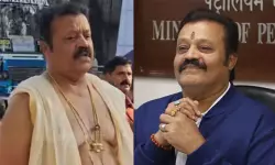 സുരേഷ് ഗോപിയുടെ കഴുത്തിലും പുലിപ്പല്ല് കെട്ടിയ മാലയുണ്ടെന്ന് പരാതി സുരേഷ് ഗോപിയുടെ കഴുത്തിലും പുലിപ്പല്ല് കെട്ടിയ മാലയുണ്ടെന്ന് പരാതി