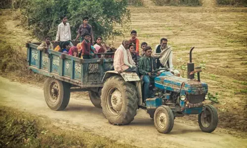ട്രാക്റ്ററിന് വഴികൊടുത്തില്ലെന്ന്; ബദായൂനില് വര്ഗീയ സംഘര്ഷം, ആറു പേര് അറസ്റ്റില് ട്രാക്റ്ററിന് വഴികൊടുത്തില്ലെന്ന്; ബദായൂനില് വര്ഗീയ സംഘര്ഷം, ആറു പേര് അറസ്റ്റില്