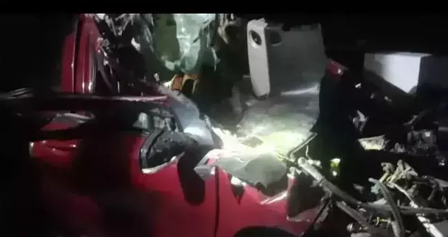 പൊന്നാനിയില് കാറും ലോറിയും കൂട്ടിയിടിച്ച് അപകടം; യുവതി മരിച്ചു പൊന്നാനിയില് കാറും ലോറിയും കൂട്ടിയിടിച്ച് അപകടം; യുവതി മരിച്ചു