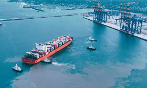 വിഴിഞ്ഞം അന്താരാഷ്ട്ര തുറമുഖം രാജ്യത്തിനു സമര്പ്പിച്ചു വിഴിഞ്ഞം അന്താരാഷ്ട്ര തുറമുഖം രാജ്യത്തിനു സമര്പ്പിച്ചു