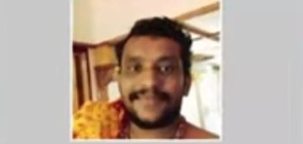 കണ്ണൂരില് ബിജെപി പ്രവര്ത്തകന്റെ വീട്ടില് നിന്ന് എംഡിഎംഎ പിടികൂടി; സൂക്ഷിച്ചത് പൂജാ മുറിയില് കണ്ണൂരില് ബിജെപി പ്രവര്ത്തകന്റെ വീട്ടില് നിന്ന് എംഡിഎംഎ പിടികൂടി; സൂക്ഷിച്ചത് പൂജാ മുറിയില്