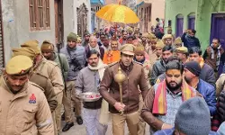 ഹോളി ദിനത്തിൽ മുസ്ലിംകൾ വീട്ടിലിരിക്കണമെന്ന പ്രസ്താവന: സംഭൽ സിഒ അനൂജ് ചൗധരിയുടെ ക്ലീൻ ചിറ്റ് ഡിജിപി റദ്ദാക്കി; ചന്ദൗസിയിലേക്ക് സ്ഥലം മാറ്റി ഹോളി ദിനത്തിൽ മുസ്ലിംകൾ വീട്ടിലിരിക്കണമെന്ന പ്രസ്താവന: സംഭൽ സിഒ അനൂജ് ചൗധരിയുടെ ക്ലീൻ ചിറ്റ് ഡിജിപി റദ്ദാക്കി; ചന്ദൗസിയിലേക്ക് സ്ഥലം മാറ്റി