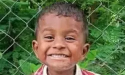 കളിക്കുന്നതിനിടെ ഗേറ്റും മതിലും തകര്ന്ന് വീണ് അഞ്ചു വയസുകാരന് ദാരുണാന്ത്യം കളിക്കുന്നതിനിടെ ഗേറ്റും മതിലും തകര്ന്ന് വീണ് അഞ്ചു വയസുകാരന് ദാരുണാന്ത്യം