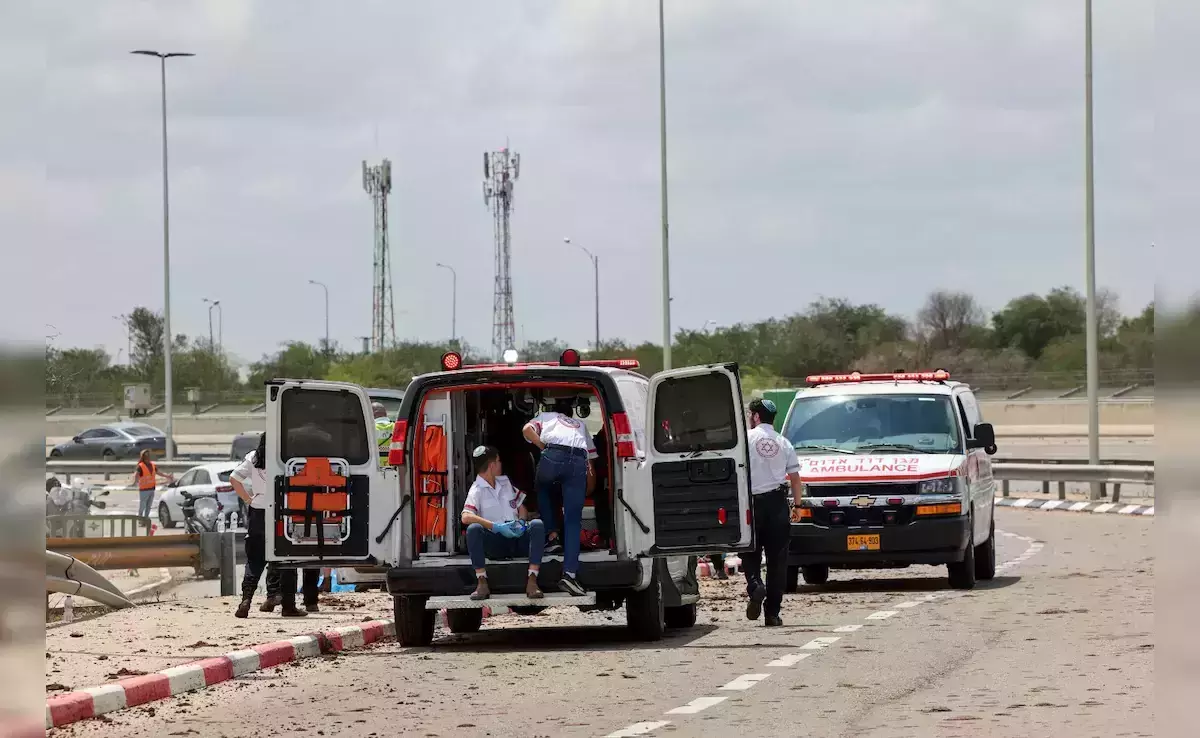 ഇസ്രായേലില്‍ ഹൂത്തി മിസൈലാക്രമണം; എയര്‍ ഇന്ത്യ വിമാനം വഴിതിരിച്ചുവിട്ടു;   മെയ്  ആറ് വരെയുള്ള സര്‍വീസ് റദ്ദാക്കി