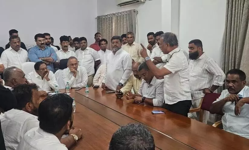 കര്ണാടക സര്ക്കാരിന്റെ വര്ഗീയ വിരുദ്ധ സേന ഹിന്ദു വിരുദ്ധമെന്ന് ബിജെപി കര്ണാടക സര്ക്കാരിന്റെ വര്ഗീയ വിരുദ്ധ സേന ഹിന്ദു വിരുദ്ധമെന്ന് ബിജെപി