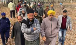 കശ്മീരില്‍ ഖബറിസ്ഥാന് സൗജന്യമായി വഴി നല്‍കി സിഖ് അധ്യാപകന്‍