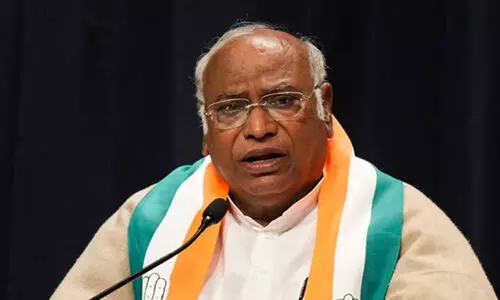 മുഖ്യമന്ത്രിയെ മാറ്റുന്ന കാര്യങ്ങൾ കോൺഗ്രസ് ഹൈക്കമാൻഡ് തീരുമാനിക്കും; കർണാടകയിലെ മുഖ്യമന്ത്രിമാറ്റത്തിൽ  പ്രതികരണവുമായി മല്ലികാർജുൻ ഖാർഗെ