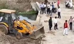 സൂറത്തില് മുസ്ലിം പള്ളി അധികൃതര് ഭാഗികമായി പൊളിച്ചു; രേഖകള് ഹാജരാക്കി പള്ളിക്കമ്മിറ്റി സൂറത്തില് മുസ്ലിം പള്ളി അധികൃതര് ഭാഗികമായി പൊളിച്ചു; രേഖകള് ഹാജരാക്കി പള്ളിക്കമ്മിറ്റി