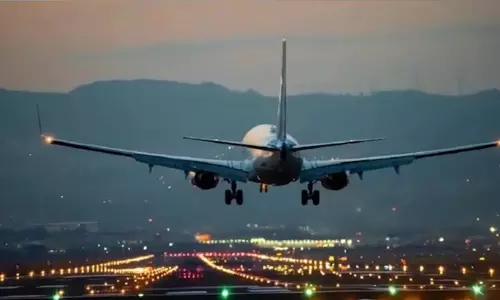 യുഎഇ പൗരന്മാര്ക്ക് ഇന്ത്യയില് ഒന്പത് വിമാനത്താവളങ്ങളില് വിസ ഓണ് അറൈവല് യുഎഇ പൗരന്മാര്ക്ക് ഇന്ത്യയില് ഒന്പത് വിമാനത്താവളങ്ങളില് വിസ ഓണ് അറൈവല്