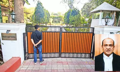 ഔദ്യോഗിക വസതിയില് നിന്നു പണം കണ്ടെടുത്ത സംഭവം; ജസ്റ്റിസ് യശ്വന്ത് വര്മ്മയോട് രാജി വയ്ക്കാന് നിര്ദേശം ഔദ്യോഗിക വസതിയില് നിന്നു പണം കണ്ടെടുത്ത സംഭവം; ജസ്റ്റിസ് യശ്വന്ത് വര്മ്മയോട് രാജി വയ്ക്കാന് നിര്ദേശം