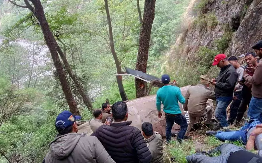 ഉത്തരാഖണ്ഡില്‍ ഹെലികോപ്റ്റര്‍ തകര്‍ന്ന് നാലു മരണം