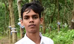 റോഡിലേക്ക് തുറന്ന കാര് ഡോറില് ബൈക്കിടിച്ച് 18 കാരന് മരിച്ചു റോഡിലേക്ക് തുറന്ന കാര് ഡോറില് ബൈക്കിടിച്ച് 18 കാരന് മരിച്ചു