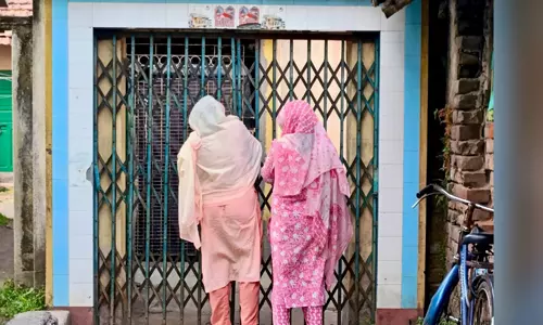 എന്റെ ഉമ്മ പാകിസ്താനിയല്ല: 70കാരിയെ നാടുകടത്താന് തീരുമാനിച്ചതിനെതിരെ മകള് എന്റെ ഉമ്മ പാകിസ്താനിയല്ല: 70കാരിയെ നാടുകടത്താന് തീരുമാനിച്ചതിനെതിരെ മകള്