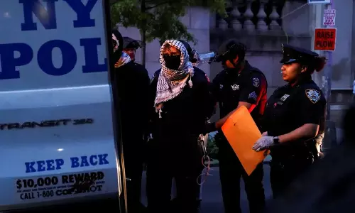 യുഎസിലെ കൊളംബിയ സര്വകലാശാലയില് ഫലസ്തീന് അനുകൂല പ്രതിഷേധം; വിദ്യാര്ഥികളെ അറസ്റ്റ് ചെയ്ത് പോലിസ് യുഎസിലെ കൊളംബിയ സര്വകലാശാലയില് ഫലസ്തീന് അനുകൂല പ്രതിഷേധം; വിദ്യാര്ഥികളെ അറസ്റ്റ് ചെയ്ത് പോലിസ്