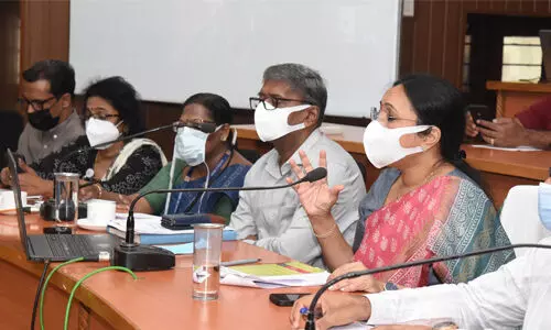 നിപ: 58 പേര് സമ്പര്ക്കപ്പട്ടികയില്; ജോയിന്റ് ഔട്ട് ബ്രേക്ക് ഇന്വെസ്റ്റിഗേഷന് നടത്തും നിപ: 58 പേര് സമ്പര്ക്കപ്പട്ടികയില്; ജോയിന്റ് ഔട്ട് ബ്രേക്ക് ഇന്വെസ്റ്റിഗേഷന് നടത്തും