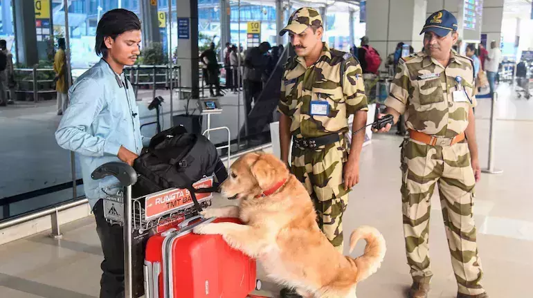 ഇന്ത്യ-പാക് സംഘര്ഷം; യാത്രക്കാര് നേരത്തേ വിമാനത്താവളത്തില് എത്തിച്ചേരണം ഇന്ത്യ-പാക് സംഘര്ഷം; യാത്രക്കാര് നേരത്തേ വിമാനത്താവളത്തില് എത്തിച്ചേരണം