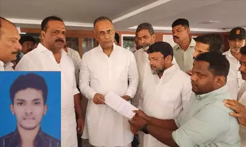 അഷ്റഫിനെ ഹിന്ദുത്വര് തല്ലിക്കൊന്ന സംഭവം: അന്വേഷണത്തില് പിഴവുകളെന്ന് സഹോദരന് ജബ്ബാര്;മന്ത്രിക്ക് നിവേദനം നല്കി അഷ്റഫിനെ ഹിന്ദുത്വര് തല്ലിക്കൊന്ന സംഭവം: അന്വേഷണത്തില് പിഴവുകളെന്ന് സഹോദരന് ജബ്ബാര്;മന്ത്രിക്ക് നിവേദനം നല്കി