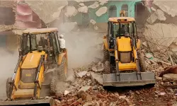 ഉത്തര്‍പ്രദേശില്‍ ഒരു മദ്‌റസ പൊളിച്ചു; രണ്ടെണ്ണം പൂട്ടിച്ചു