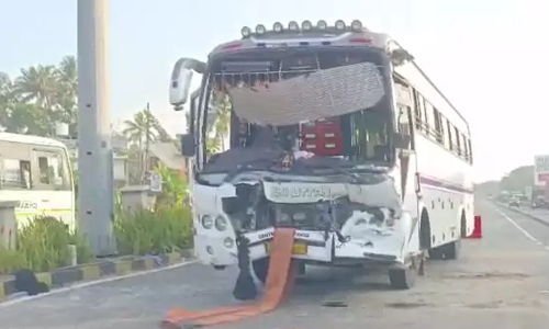 ലോറിയില് ടൂറിസ്റ്റ് ബസ് ഇടിച്ച് 29 പേര്ക്ക് പരിക്ക് ലോറിയില് ടൂറിസ്റ്റ് ബസ് ഇടിച്ച് 29 പേര്ക്ക് പരിക്ക്