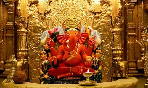 ഇന്ത്യ-പാക് സംഘര്‍ഷം; സിദ്ധിവിനായക ക്ഷേത്രത്തില്‍ തേങ്ങ ഉടയ്ക്കുന്നതിന് വിലക്ക്, മാലയ്ക്കും നിയന്ത്രണം