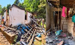 അടിമാലിയില് വീടിന് തീപിടിച്ച് നാല് പേര് മരിച്ച സംഭവം; ഷോര്ട്ട് സര്ക്യൂട്ടെന്ന് നിഗമനം അടിമാലിയില് വീടിന് തീപിടിച്ച് നാല് പേര് മരിച്ച സംഭവം; ഷോര്ട്ട് സര്ക്യൂട്ടെന്ന് നിഗമനം