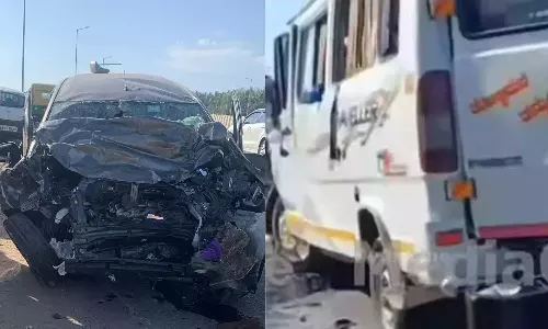 വടകരയിൽ കാറും ട്രാവലറും കൂട്ടിയിടിച്ച് നാലു മരണം