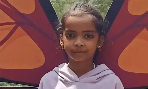 മരം ഒടിഞ്ഞുവീഴുന്നത് അറിഞ്ഞ് സഹോദരിയെ രക്ഷിക്കാനെത്തിയ ഏഴുവയസുകാരി മരിച്ചു