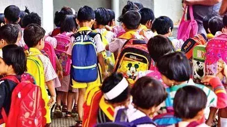 സംസ്ഥാനത്ത് സ്കൂളുകള് ജൂണ് രണ്ടിന് തുറക്കും; ഒന്നാം ക്ലാസിലേക്ക് പ്രവേശന പരീക്ഷ പാടില്ലെന്ന് മന്ത്രി സംസ്ഥാനത്ത് സ്കൂളുകള് ജൂണ് രണ്ടിന് തുറക്കും; ഒന്നാം ക്ലാസിലേക്ക് പ്രവേശന പരീക്ഷ പാടില്ലെന്ന് മന്ത്രി