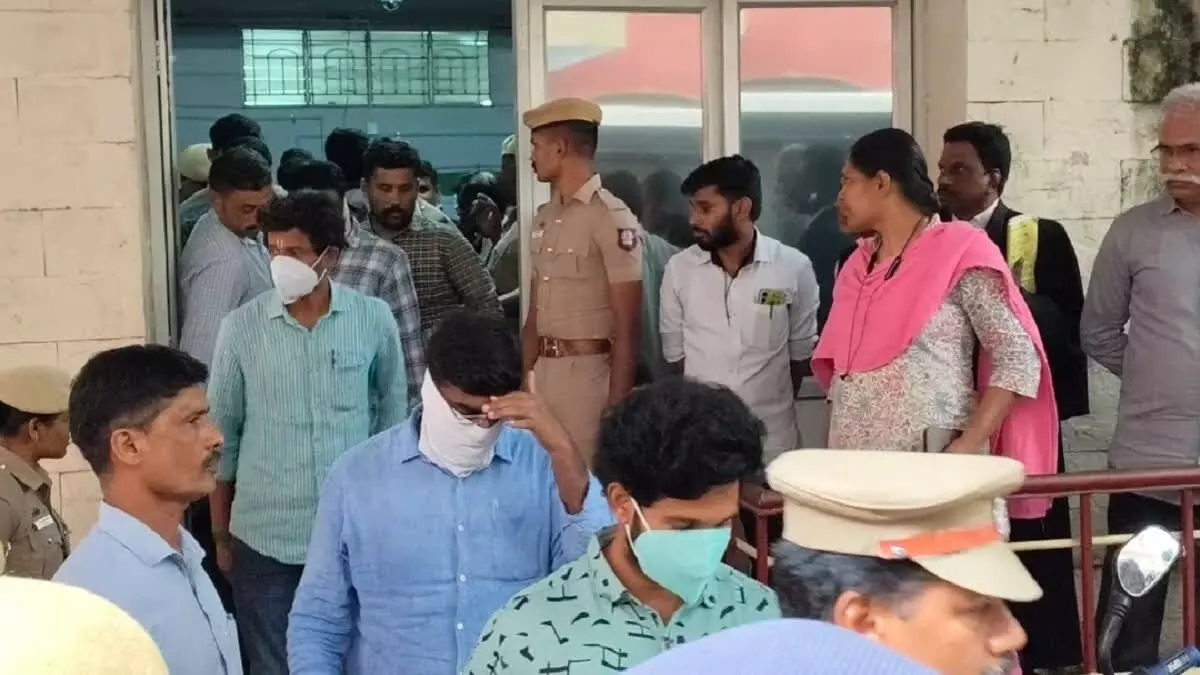 പൊള്ളാച്ചി കൂട്ടബലാല്സംഗ കേസ്; ഒമ്പത് പ്രതികള് കുറ്റക്കാരെന്ന് കോടതി പൊള്ളാച്ചി കൂട്ടബലാല്സംഗ കേസ്; ഒമ്പത് പ്രതികള് കുറ്റക്കാരെന്ന് കോടതി
