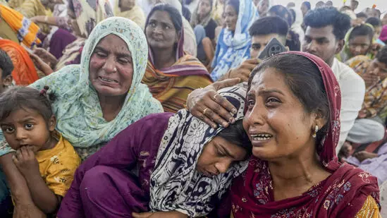 പഞ്ചാബിലെ വ്യാജമദ്യദുരന്തം; മരണം 21 ആയി, ഒമ്പത് പേര് അറസ്റ്റില്; മെഥനോള് വാങ്ങിയത് ഓണ്ലൈന് വഴി പഞ്ചാബിലെ വ്യാജമദ്യദുരന്തം; മരണം 21 ആയി, ഒമ്പത് പേര് അറസ്റ്റില്; മെഥനോള് വാങ്ങിയത് ഓണ്ലൈന് വഴി